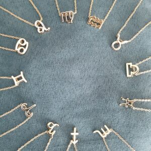 Naszyjniki ze znakiem gwiazdy złote